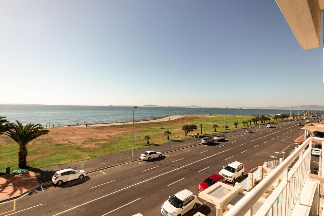 Mouille Point Apartment *