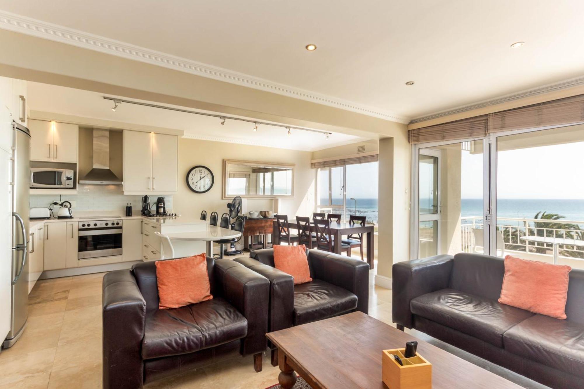 Mouille Point Apartment *