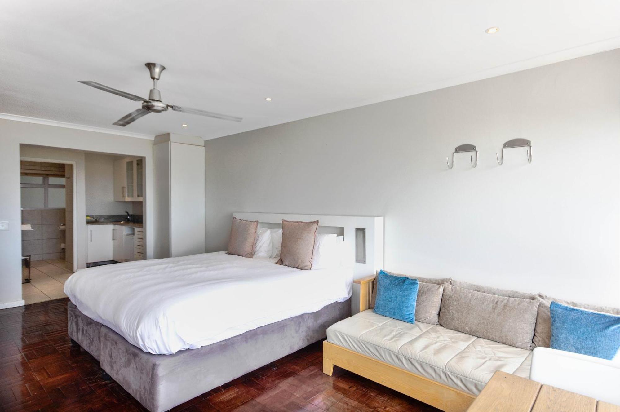 Mouille Point Apartment *