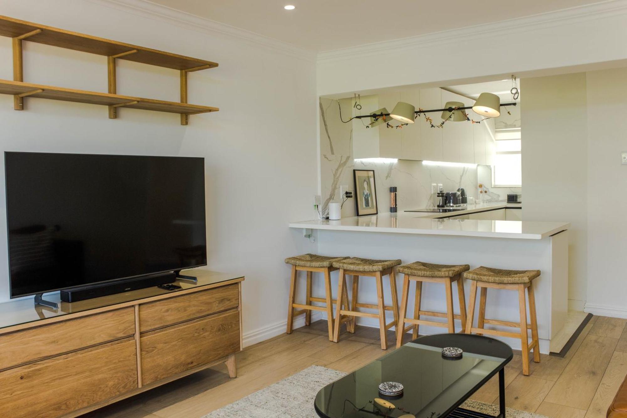 Mouille Point Apartment *